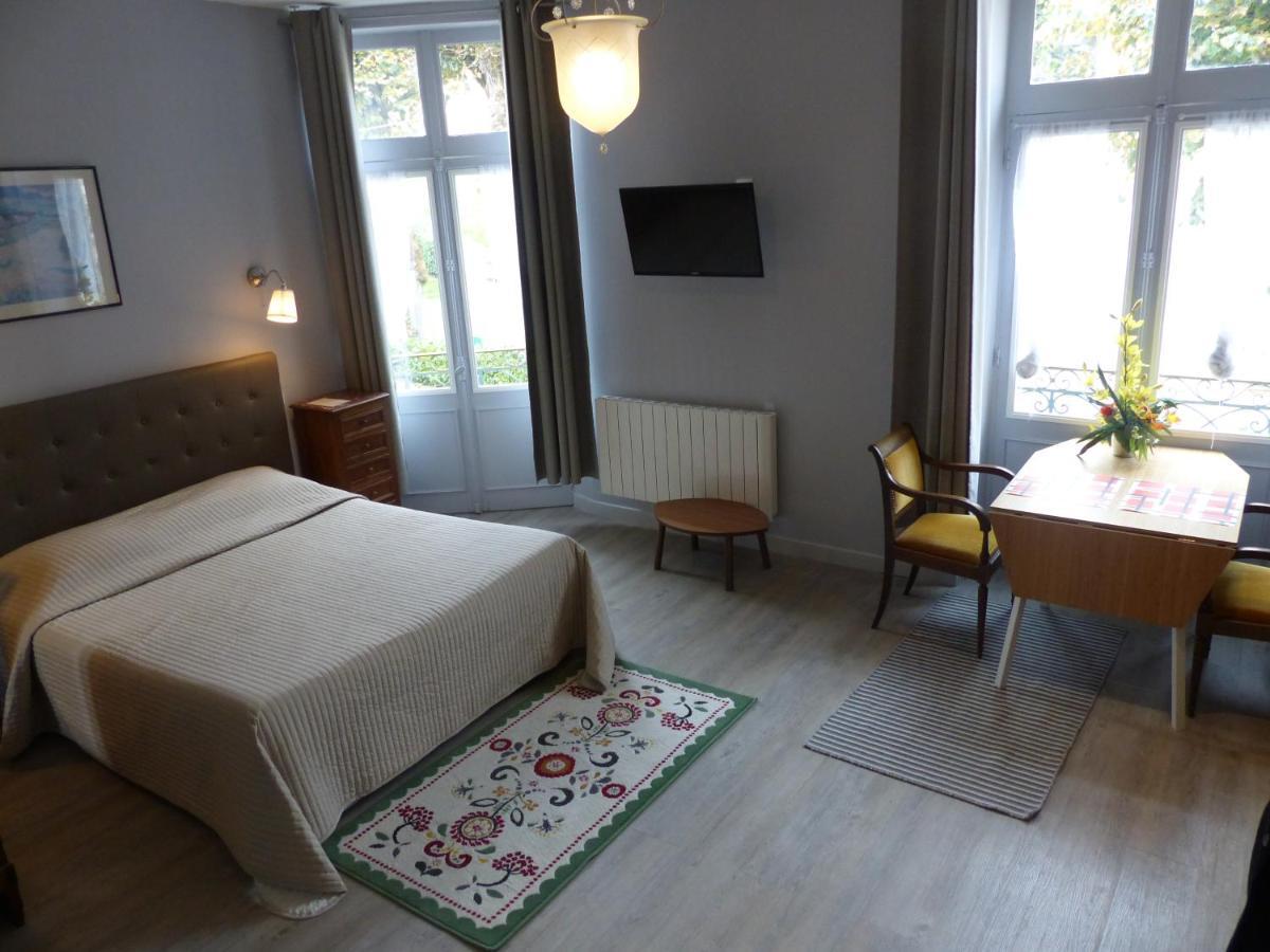 Hotel Des Thermes Bourbon-lʼArchambault Kültér fotó
